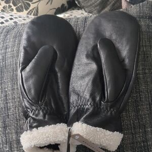 Reitmans Black Leather Mittens with Cream Sherpa Cuff